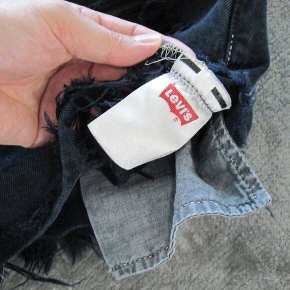LEVI'S 501 Shorts Women's Size 28 Button-Fly Dark Wash Distressed Cut-Off Denim - Picture 9 of 10